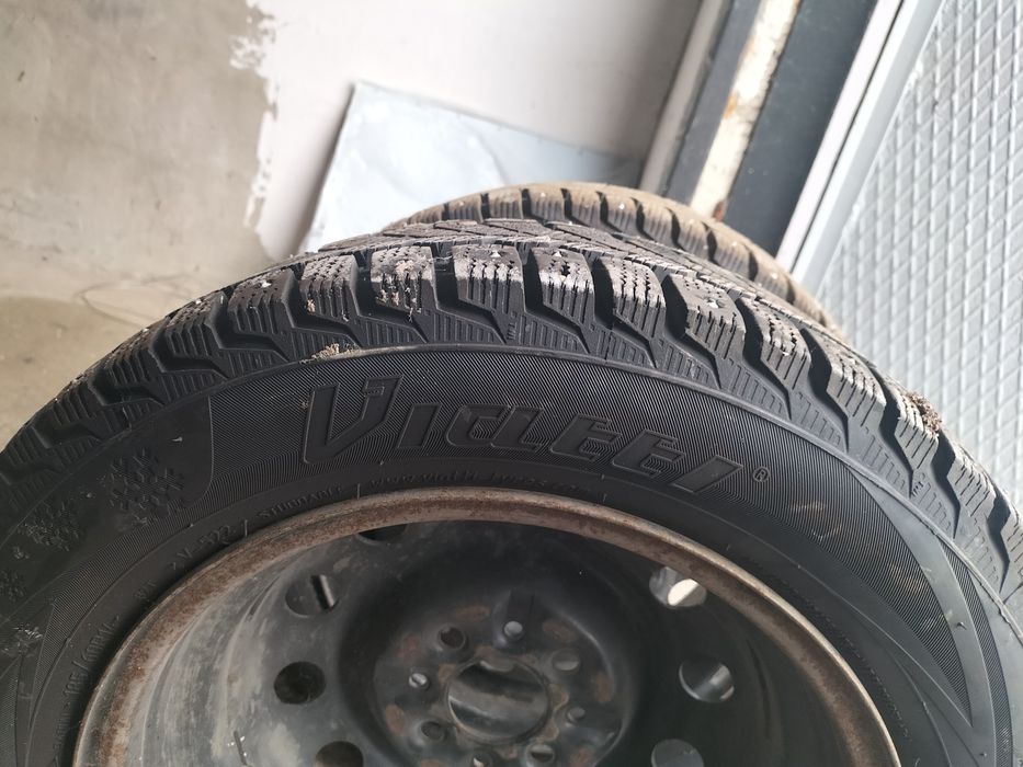 Продам новые зимние шины с дисками