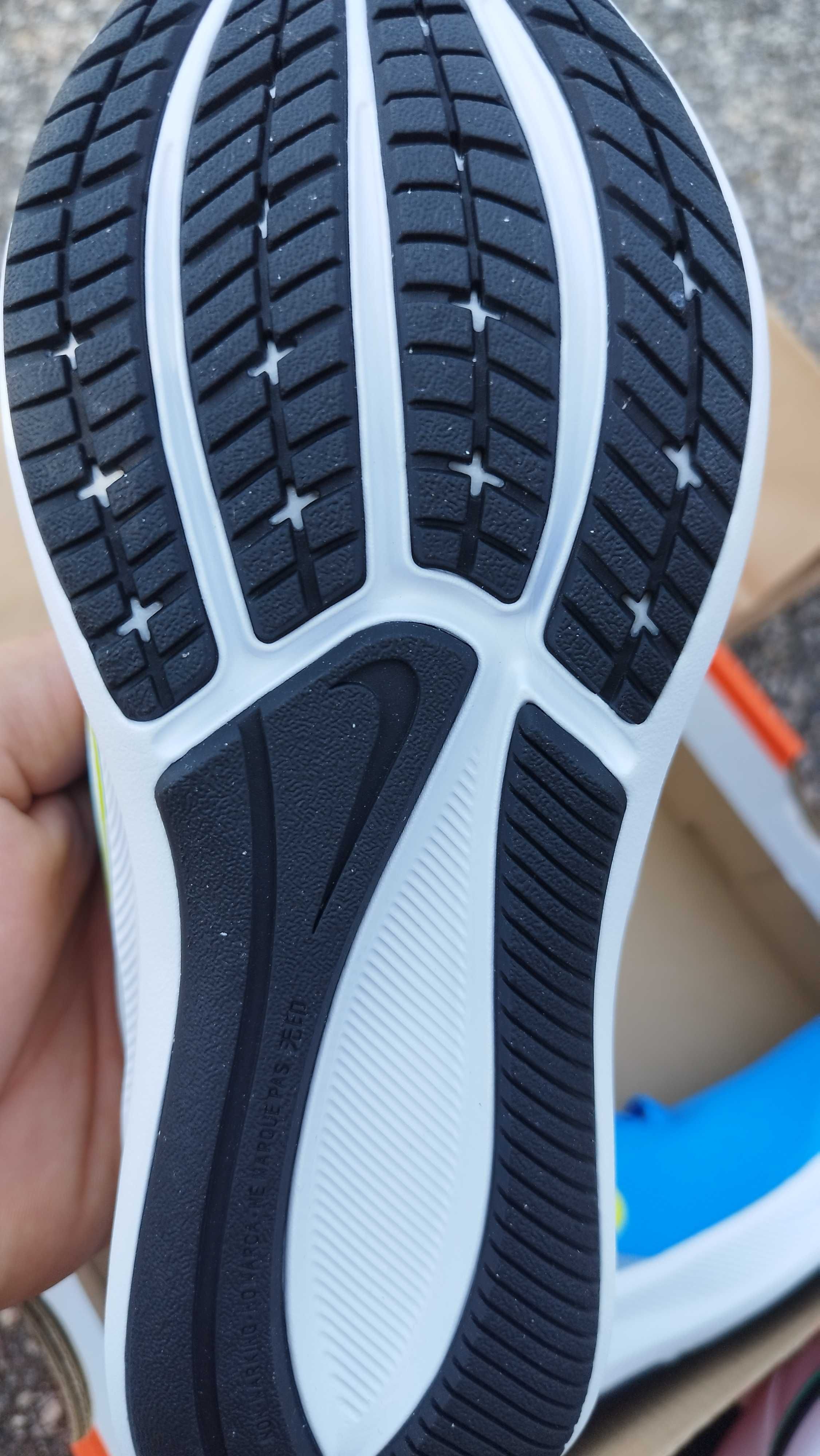 Нови оригинални детски маратонки NIKE