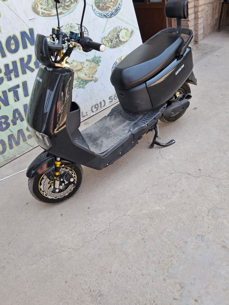 Скутер-ARIVO 7001