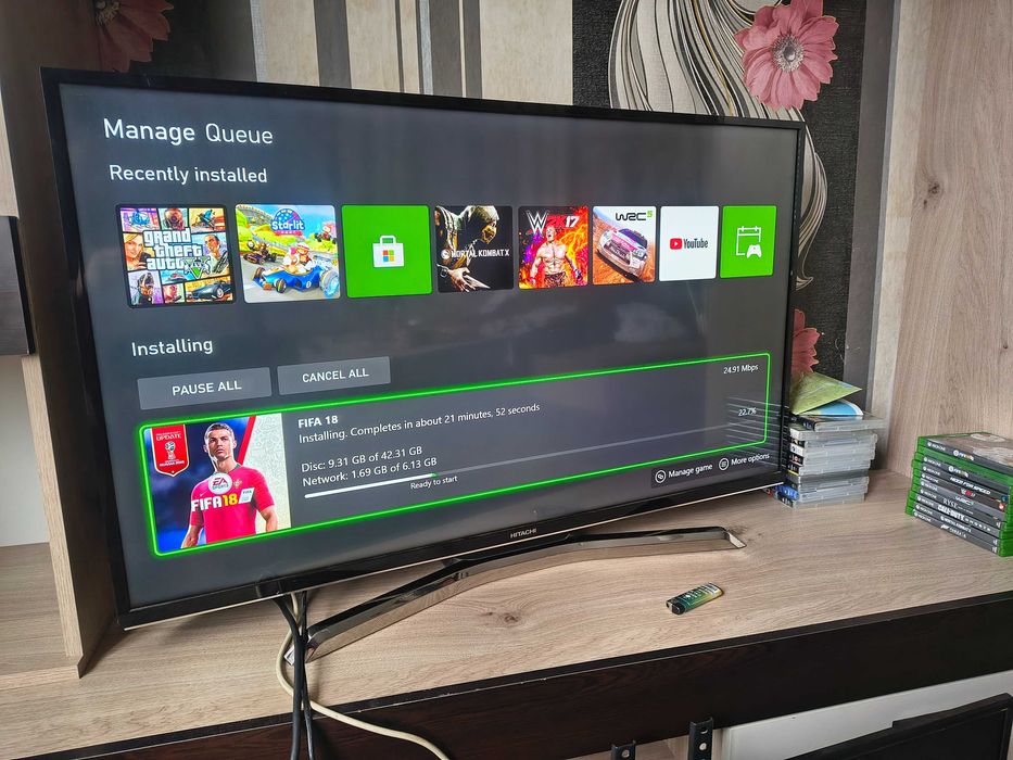 Xbox one S + два джойстика и 10 игри TOP