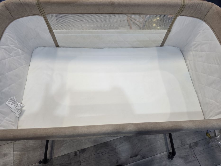 Бебешко next to me