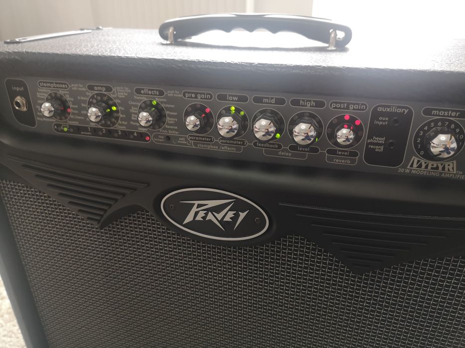 Amplificator chitară Peavey Vypyr 30 + pedală Peavey Sanpera 1