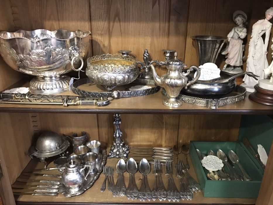 Серебро!Великолепная коллекция антикварных наборов столового серебра!