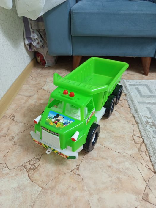 Отдам машинку  камаз