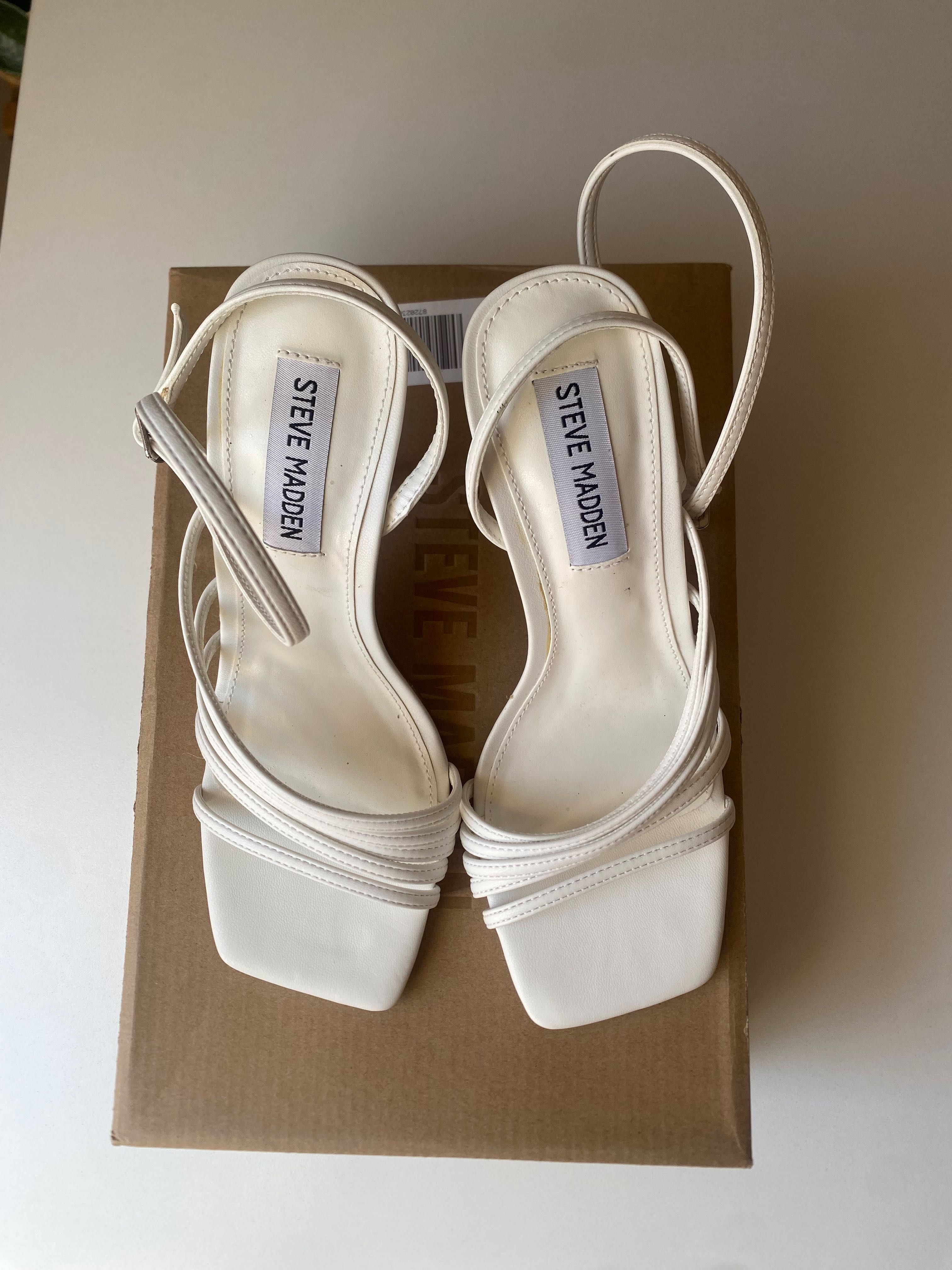 Бели сандали на висок ток Steve Madden