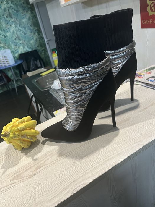 Дамски боти на ток