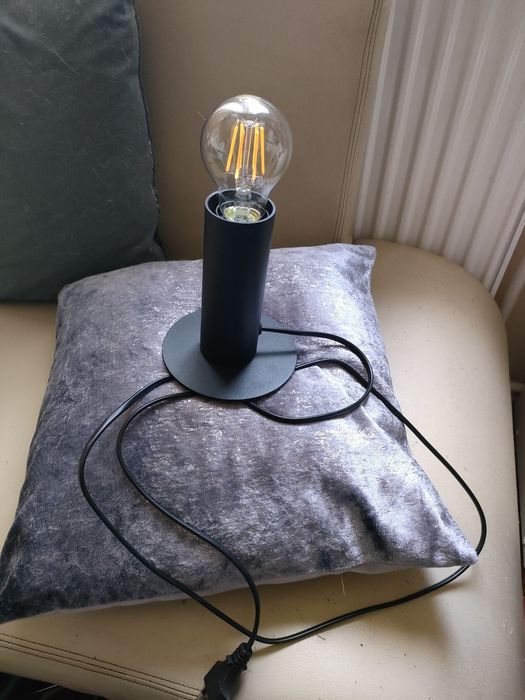 Lampa cu touch si bec care se aprinde filamentul