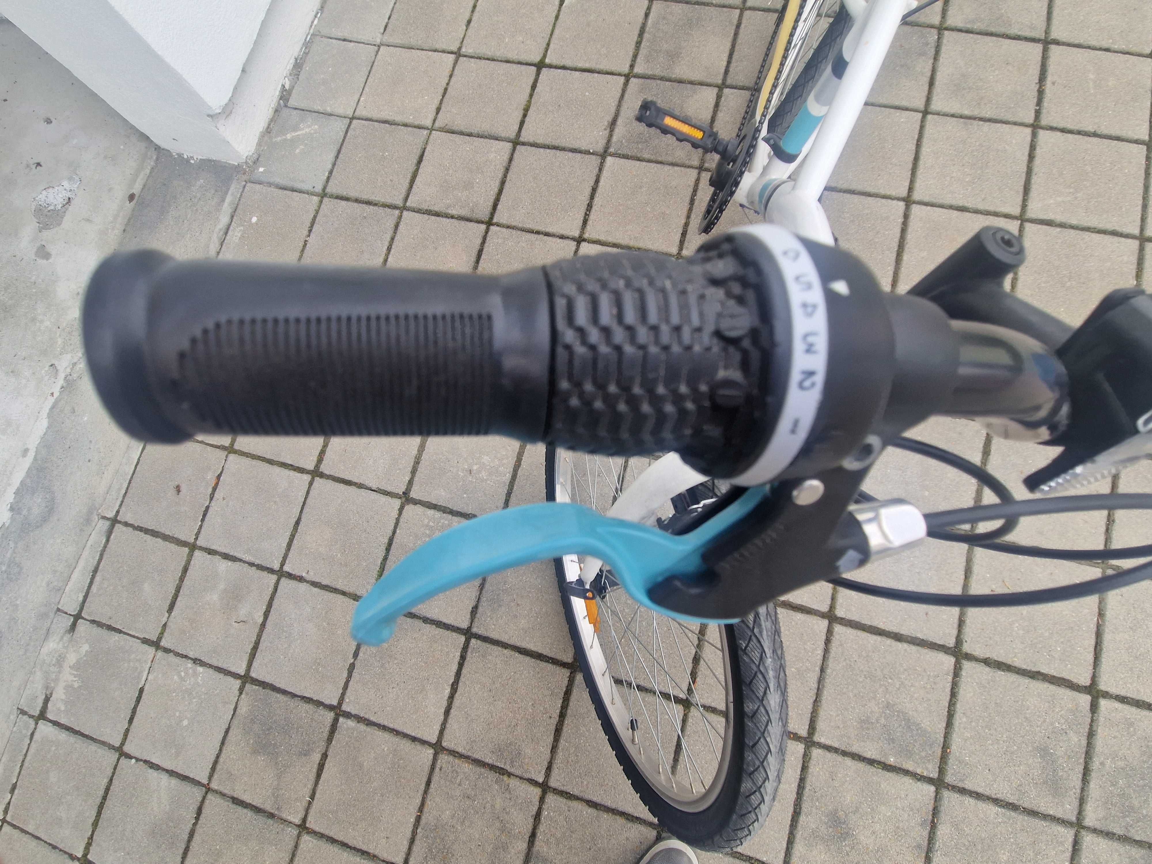 Bicicleta 24" pentru copii