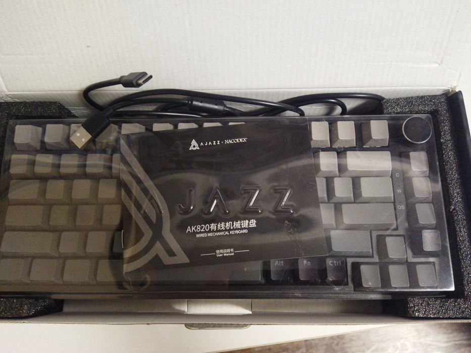 Продам клавиатуру ajazz ak820