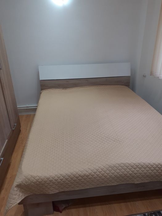 Vând pat dublu în stare buna