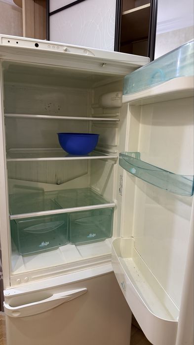 Холодильник в нормальном состояний торг имеется