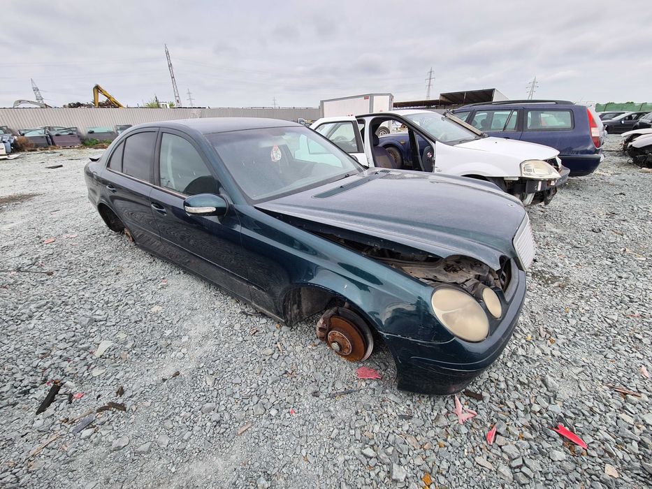 Dezmembrez Mercedes Benz W211