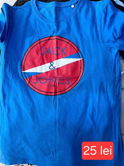 Vând haine băieți marimea S, M în stare foarte buna