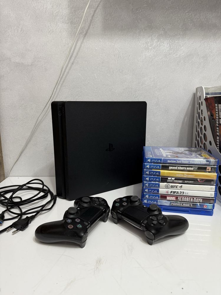 Ps 4 slim 1tb в отличном состояний. Все в комплекте