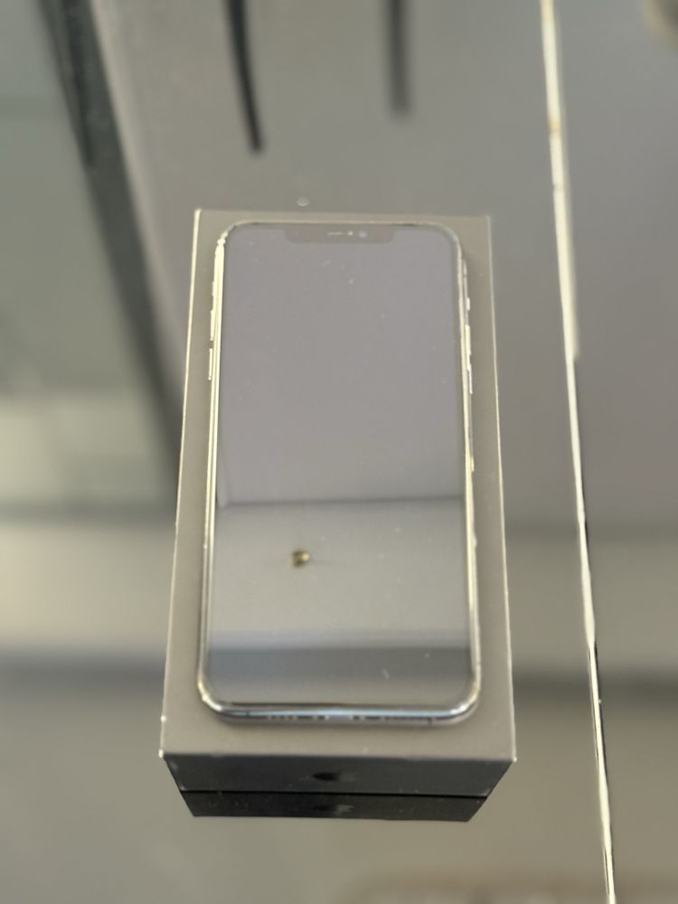 Iphone 11 pro max + carcasa + 3 folii privacy + cutie completa