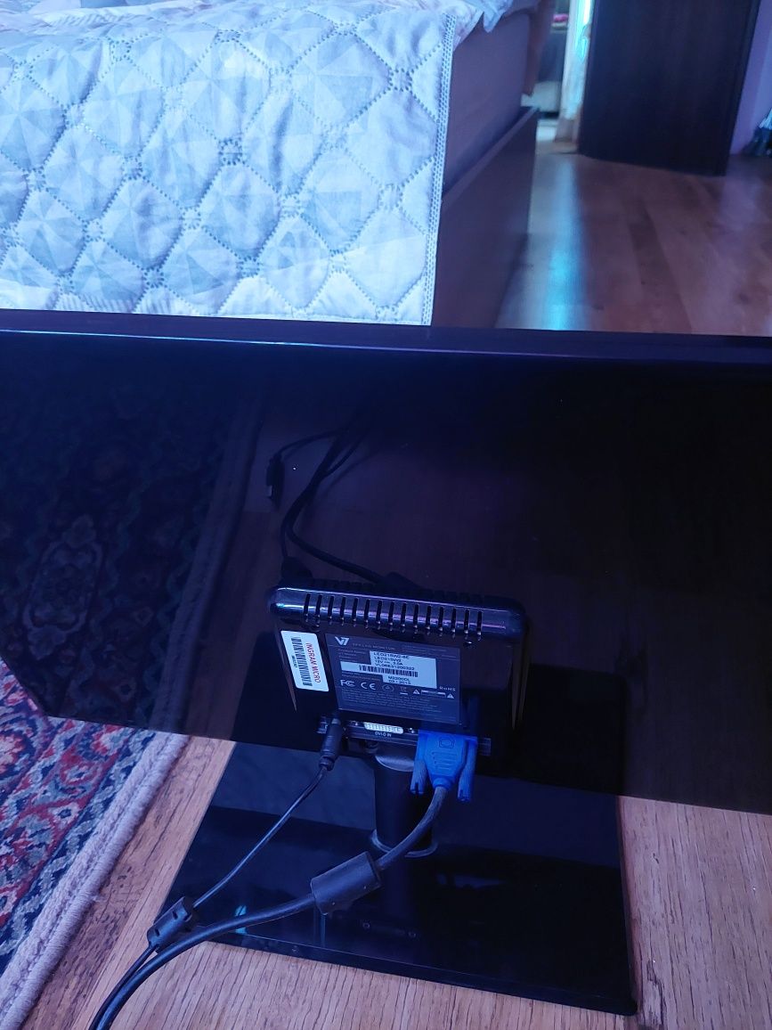TFT LCDмонитор  V7