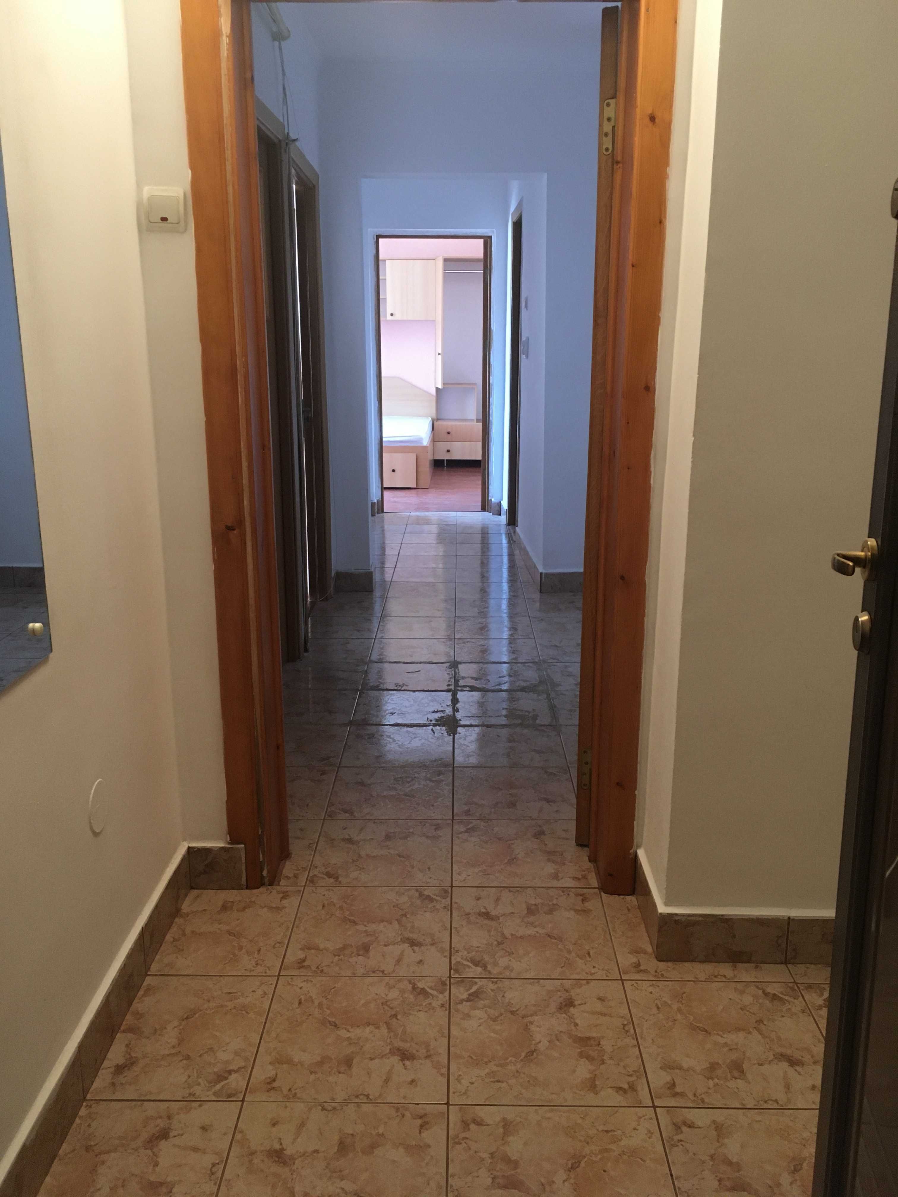 Apartament 2 camere decomandat mobilat etaj 4 din 10 vedere pe fata