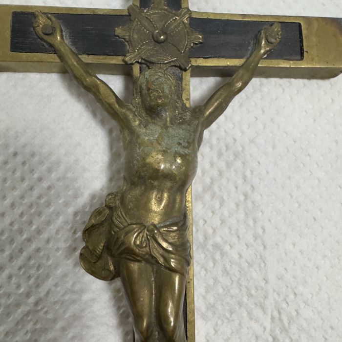 Crucifix vechi din bronz