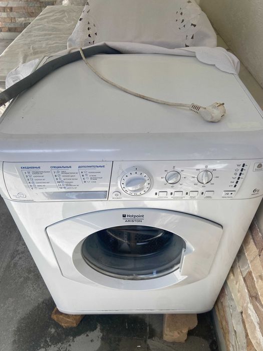 Стиральная машина Hotpoint Ariston 2010 года