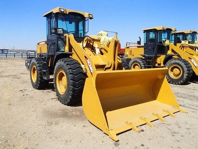 Продаем фронтальный погрузчик XCMG LW300FN