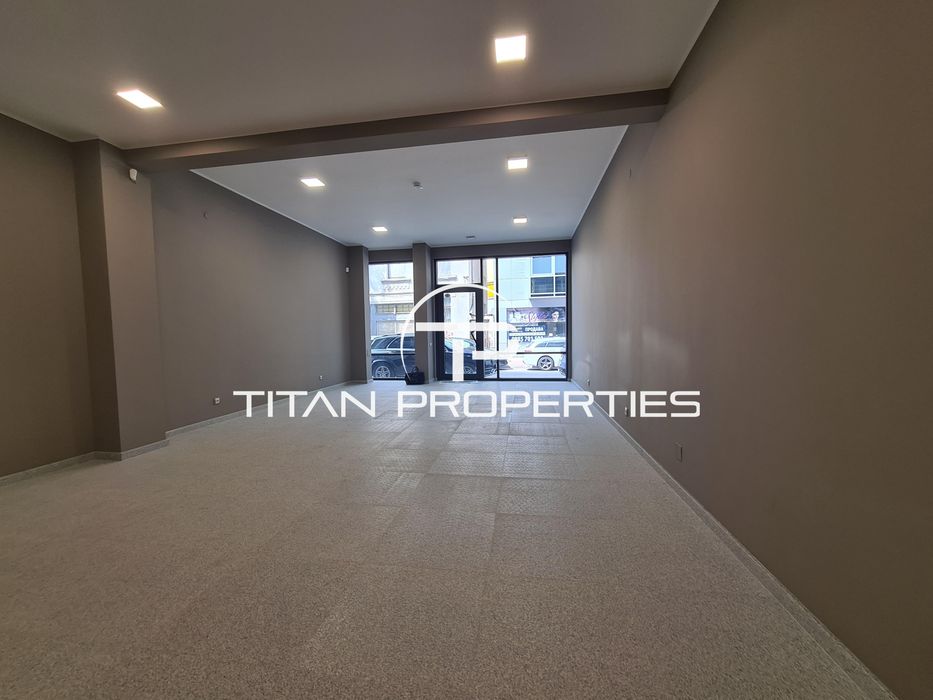 Дава се под наем Магазин в Пловдив, Център - 82 кв.м за 400 € - Снимка #1