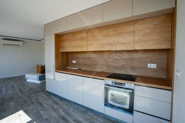 Продава се Тристаен апартамент в Пловдив, Младежки Хълм - 86 кв.м за 3838 €/кв.м - Снимка #2