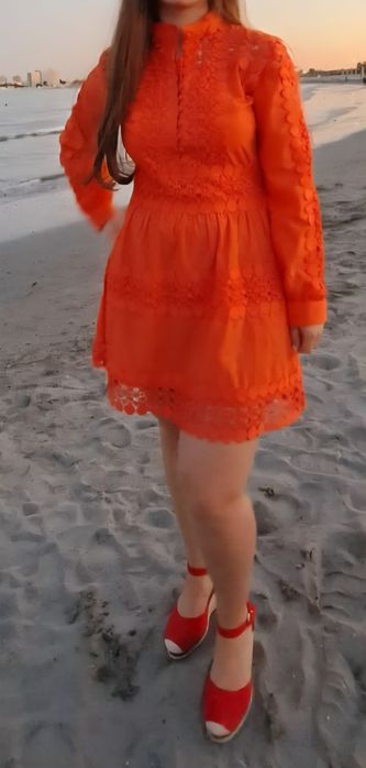 Vand rochii marimea 40 purtate o singura data