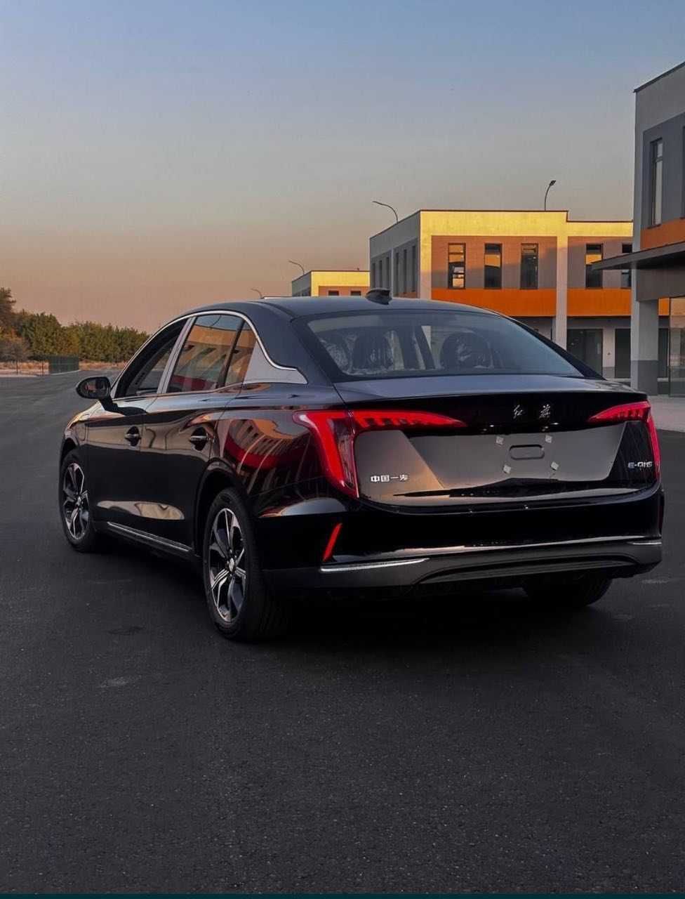 HONGQI E-QM5 Boshlangich 30% bilan Muddatli Tolov Asosida.