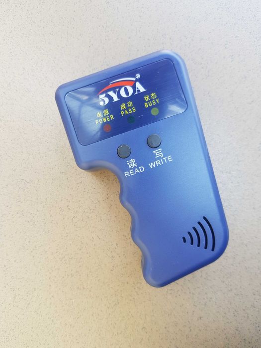 Aparat de citit/scris, clonat cartele