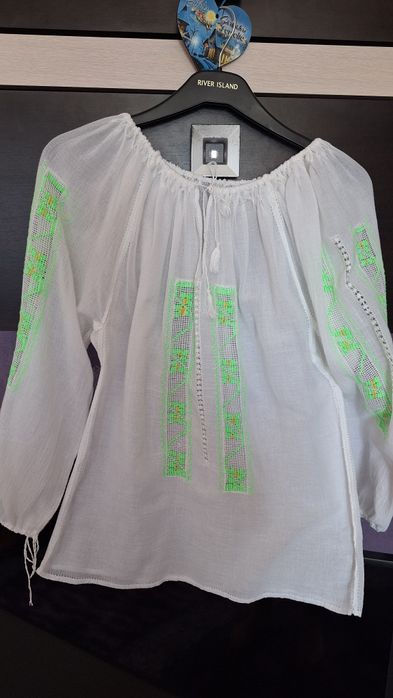 Ie, maneca lunga,.cusuta manual