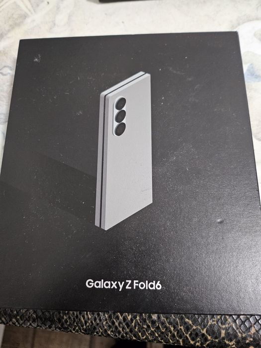 Vând telefon Samsung fold z 6 nou