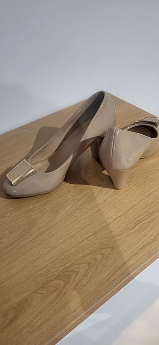 Vând pantofi imitație nr 38