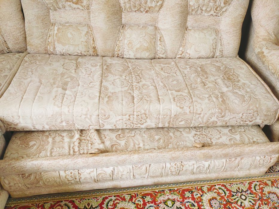 Угловой диван и кресло