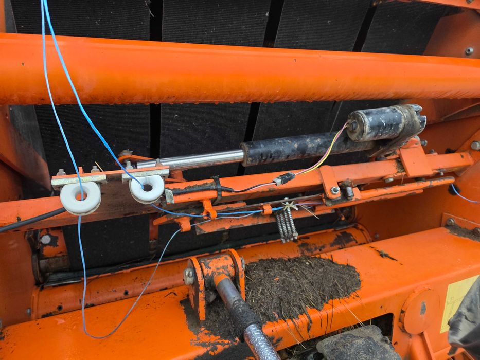 Presă  rotundă  de balotat Gallignani 6400LE