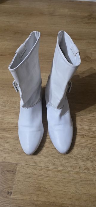 Продавам Дамски Боти.