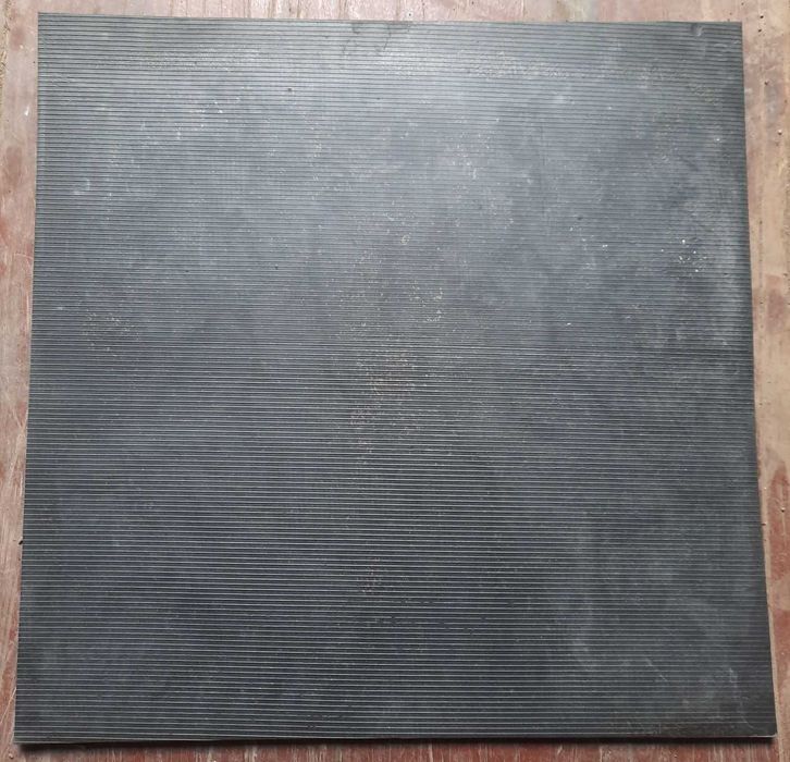 коврик диэлектрический пористый 10мм 700х700