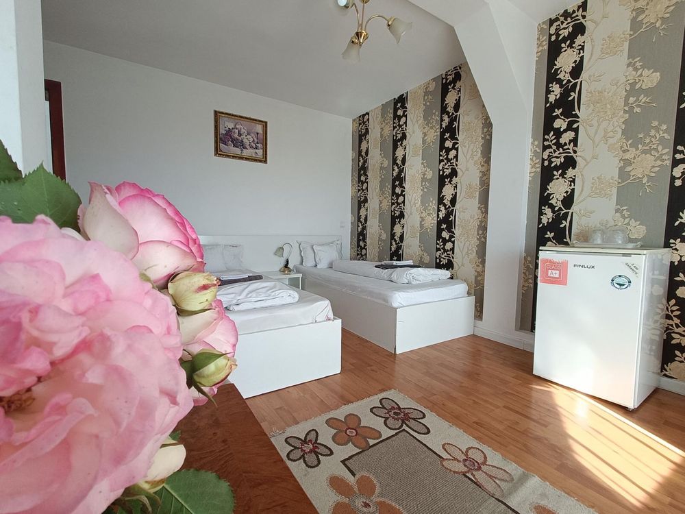 Inchiriez pensiune turistică linga Oradea,60loc cazare cu restaurant