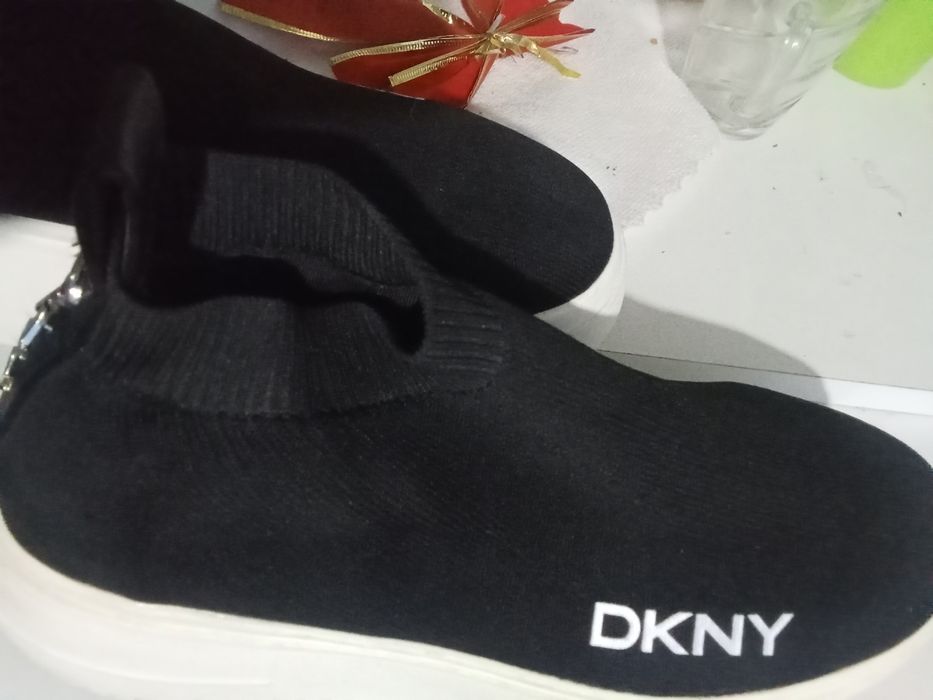 Adidași femeie DKNY mărimea 38,5