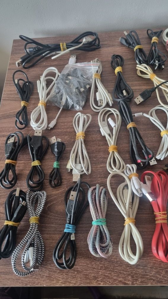 Много кабели и други