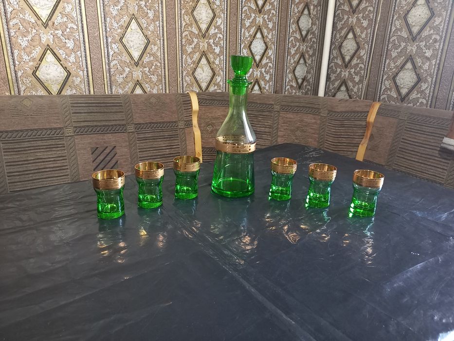 Набор из графина и шести рюмок с позолотой
