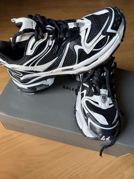 Balenciaga runner