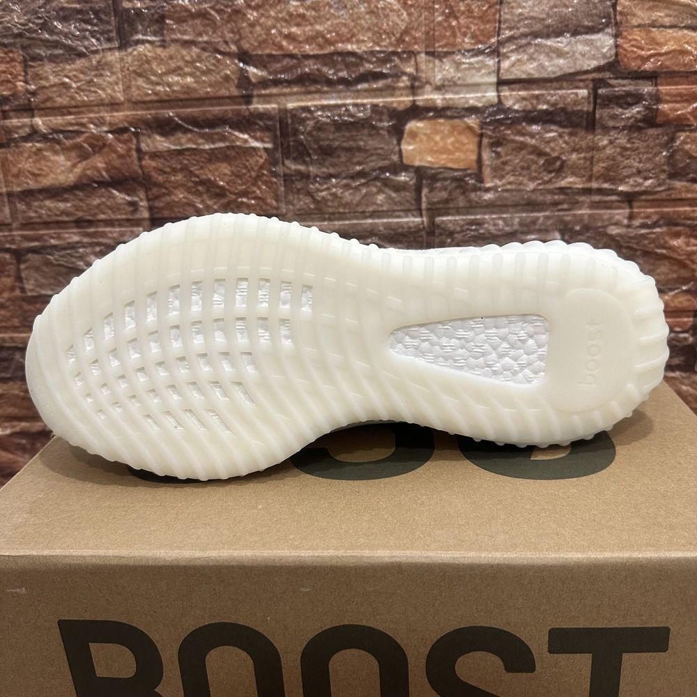 36-45 Yeezy 350 v2 Bone