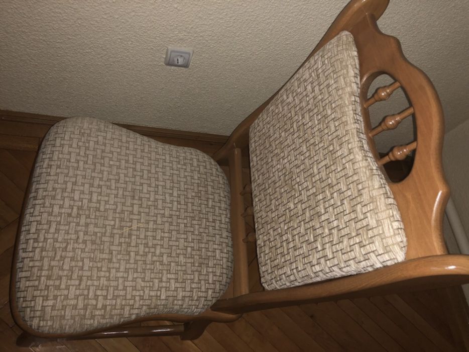 Masa + 6 scaune lemn masiv, stare impecabila