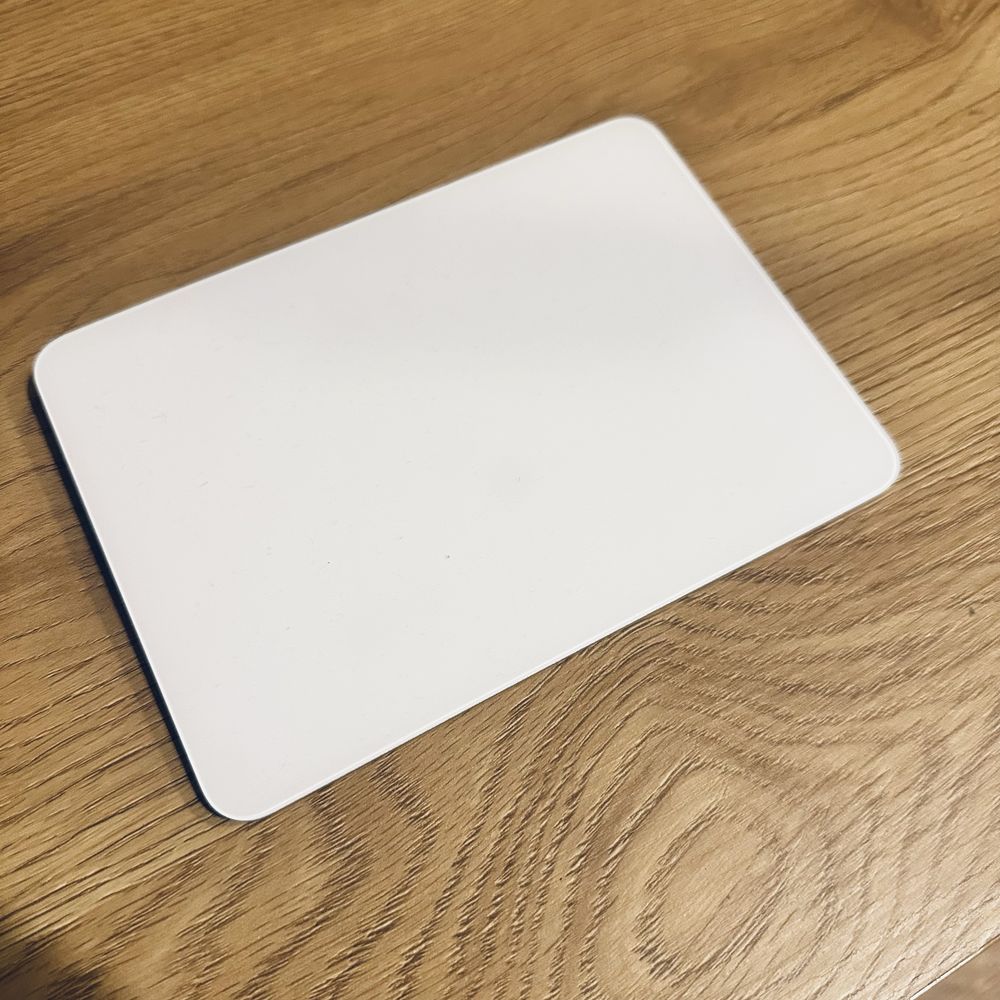Apple Magic Trackpad (2024) - White Multi-Touch Surface