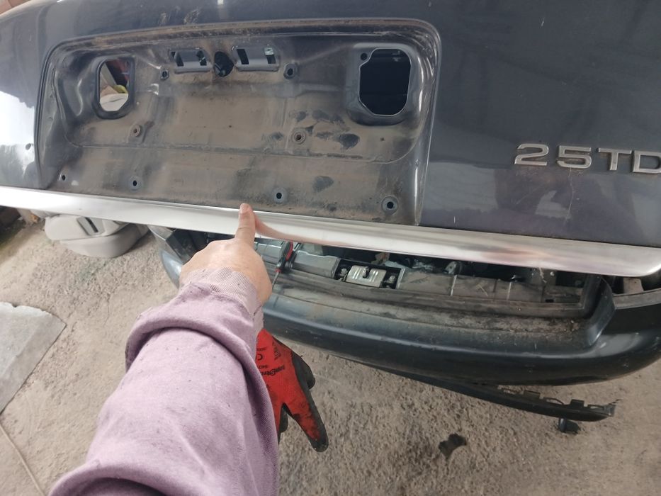 Лайсни багажник ауди а6 ц5