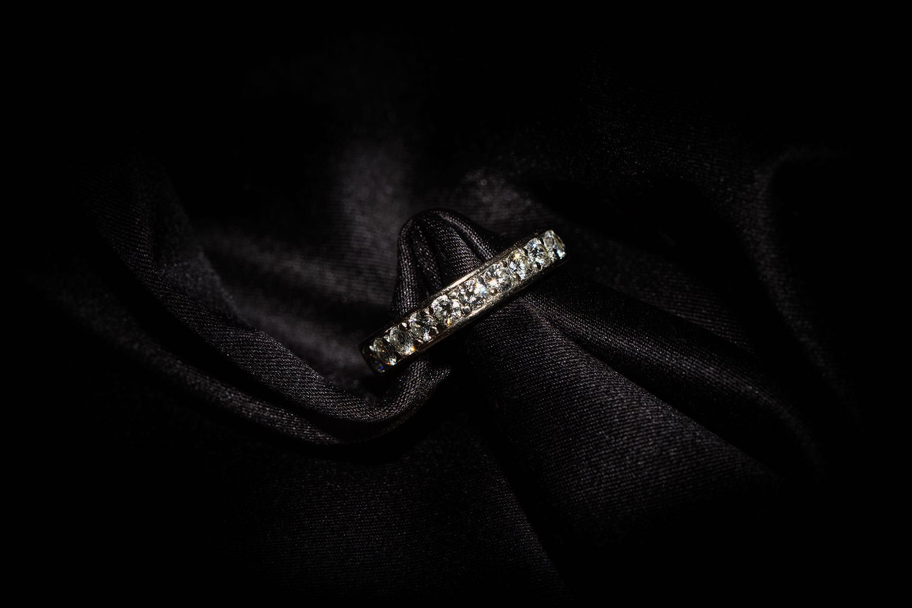 Inel aur alb 18k cu 15 diamante naturale (~1.8–2 ct), lucrătură fină
