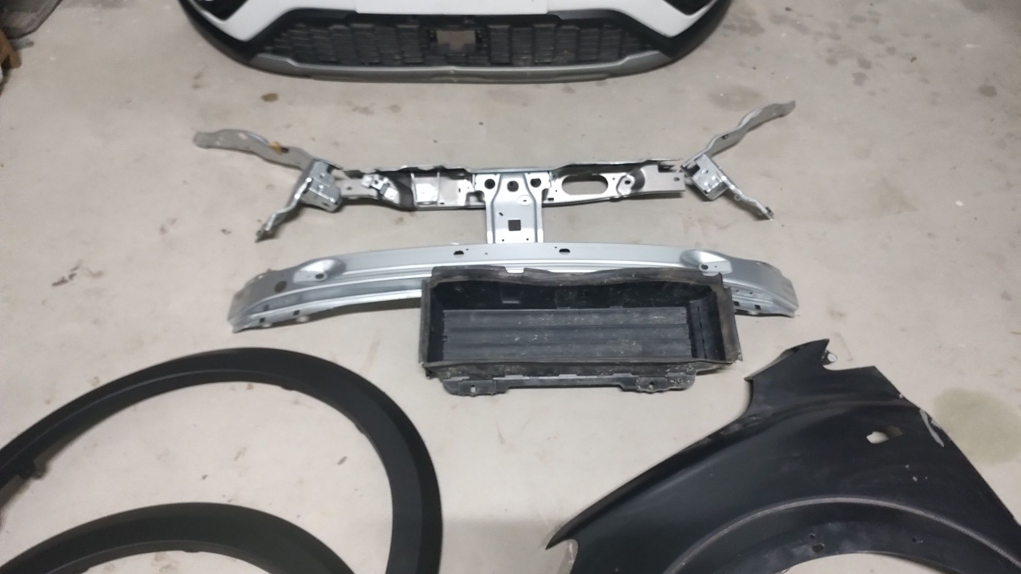 Bara fata ,faruri, trager, volet , faruri ,ornament aripi Dacia jogger