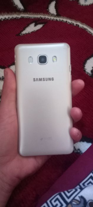 J 5 sotiladi aybi yonbosh tugma ekranda sal singan joyi bor