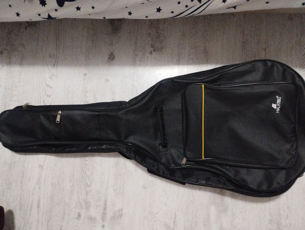 Chitara acustica+husa (3 penițe cadou)