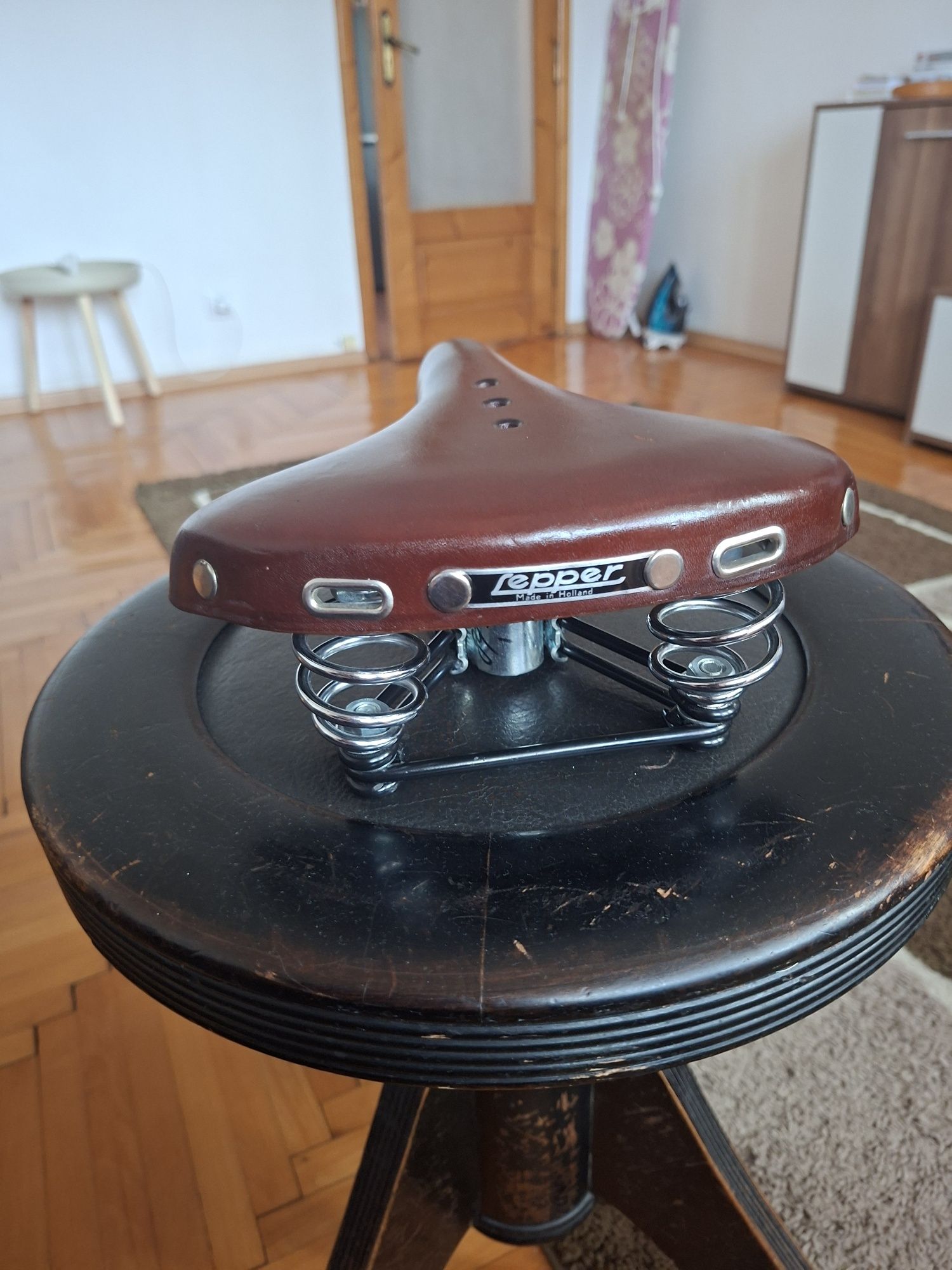 Sa Piele Lepper, similar Brooks